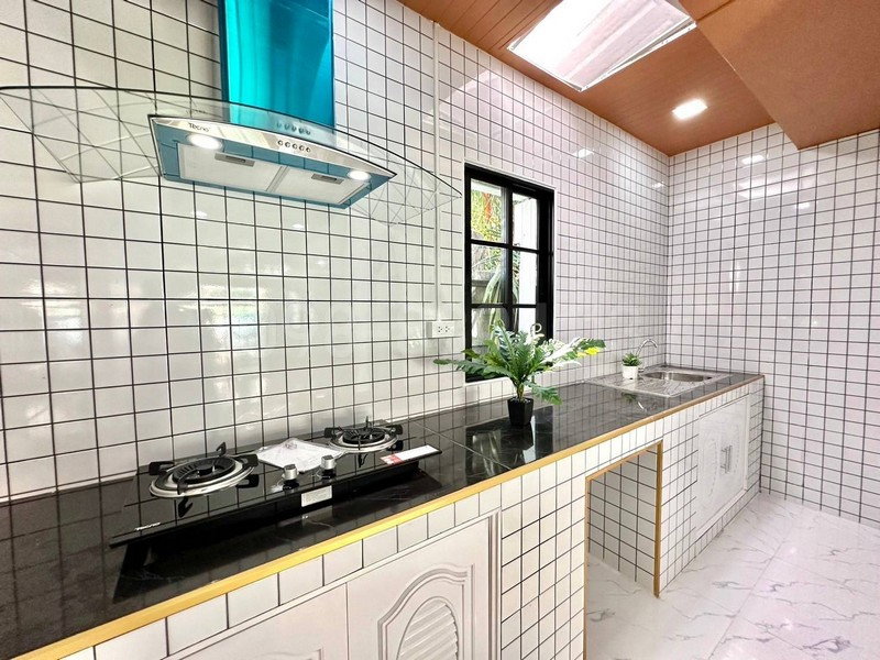 รูป ขายทาวน์เฮ้าส์ 2 ชั้น มบ.กรุงทอง สายไหม 33 เนื้อที่ 16 ตรว 2นอน 2น้ำ ปูกระเบื้องใหม่ทั้งหลัง ใกล้ Central รามอินทรา - รูปที่ 7/8