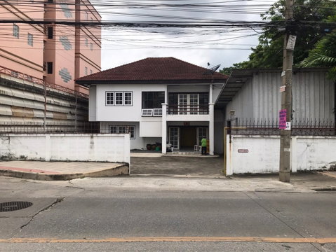 LTH7082 – House FOR RENT in Ladprao 3 beds 4 baths 100 sq.Wah. Near MRT Huai Khwang station ONLY 55k/month