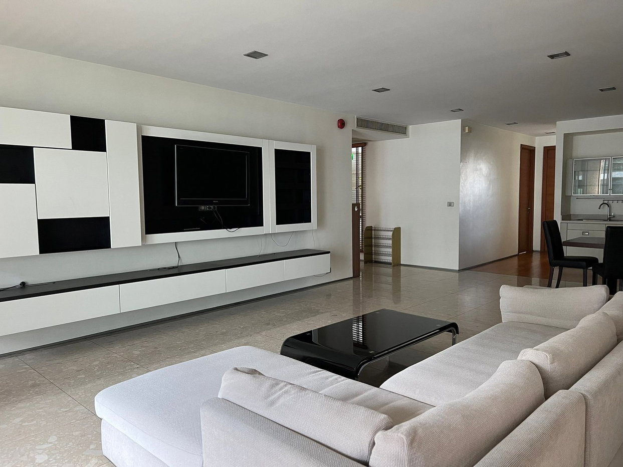 รูป LTH6734 – Ficus Lane FOR RENT 3 beds 3 baths Size 210.48 Sq.M.Near BTS Phra Khanong stations ONLY 90k/month - รูปที่ 2/6