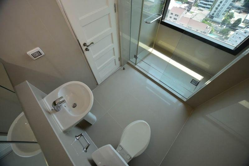 รูป LTH6670 – Luxury Loft @ Aguston Sukhumvit 22 FOR RENT 3 beds 3 baths Size 137 Sq.M.Near BTS Phrom Phong stations ONLY 100k/month - รูปที่ 6/6