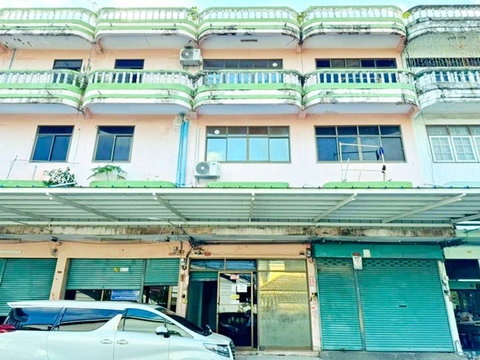 กัลปพฤกษ์ สามแยกบางบอน 900 ม. บางบอน1 อาคารพาณิชย์ 3.5 ชั้น 3 นอน 3 น้ำ 18 ตร.ว. 230 ตร.ม. 1 ทำเลบางบอน