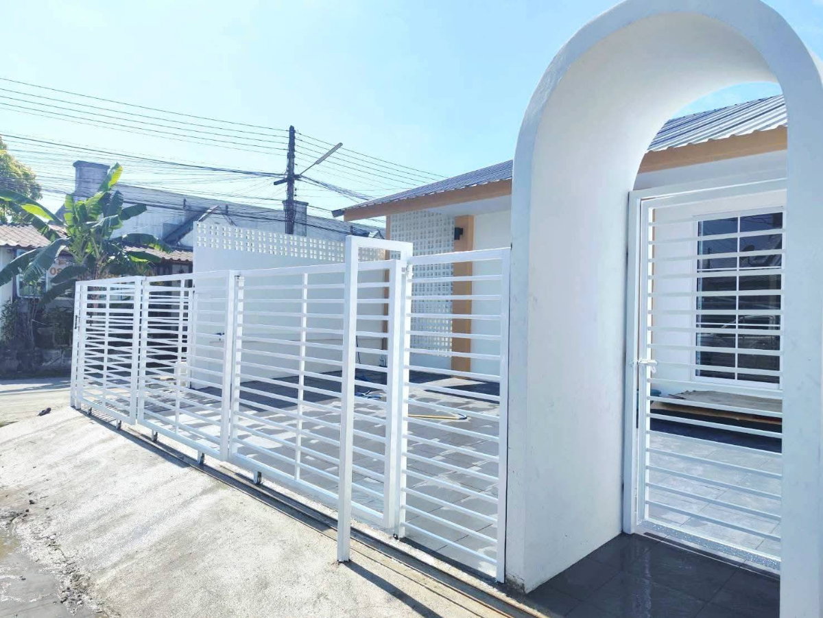 รูป ขายบ้าน ในหมู่บ้านเชียงใหม่แกรนด์วิว (หลังสนามบิน) ใกล้เซ็นทรัลแอร์พอร์ต พร้อมเข้าอยู่ (H393) T.0946511456 - รูปที่ 2/16