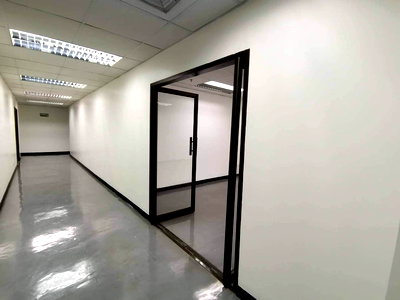 เช่าสำนักงาน สถาบันบัณฑิตพัฒนศิลป์ : LTH6577 – Office Space for rent at Panjabhum building Size 100 Sq.M.Near BTS Chongnonsi Station ONLY 55k/month