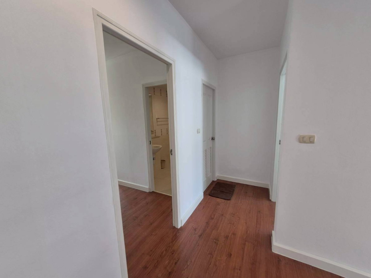 picture  Urban Sathorn  for rent ready to move - 8/12