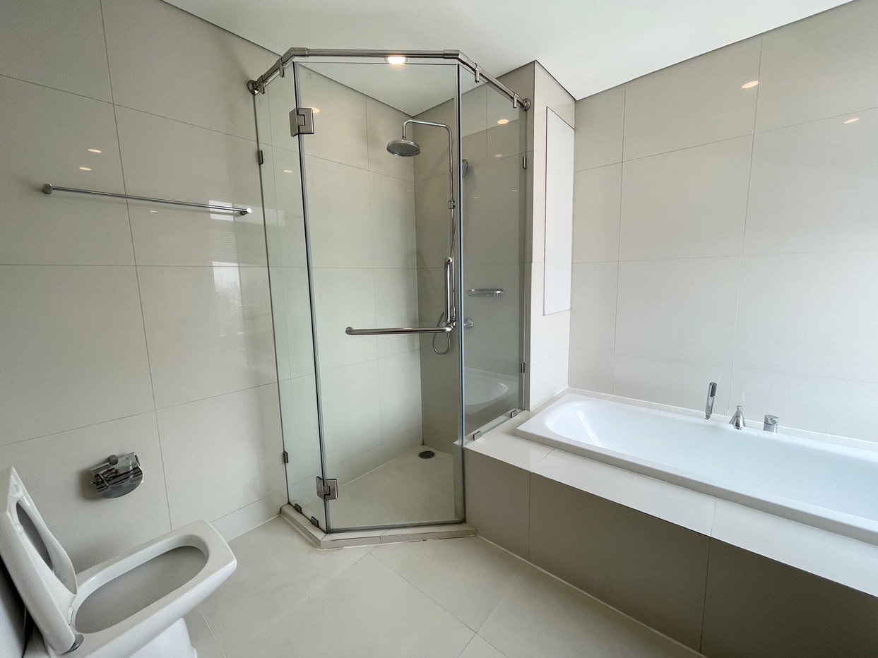 รูป LTHC6474 – Fullerton FOR RENT 3 beds 3 baths Size 155 Sq.M. Near BTS Ekkamai stations ONLY 80k/month - รูปที่ 8/8