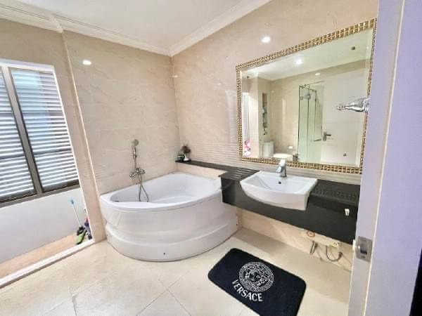 picture LTHC6799 – House FOR RENT in Rama 9 4 beds 3 baths 100 sq.M.Near Huamark station ONLY 125k/month - 5/6
