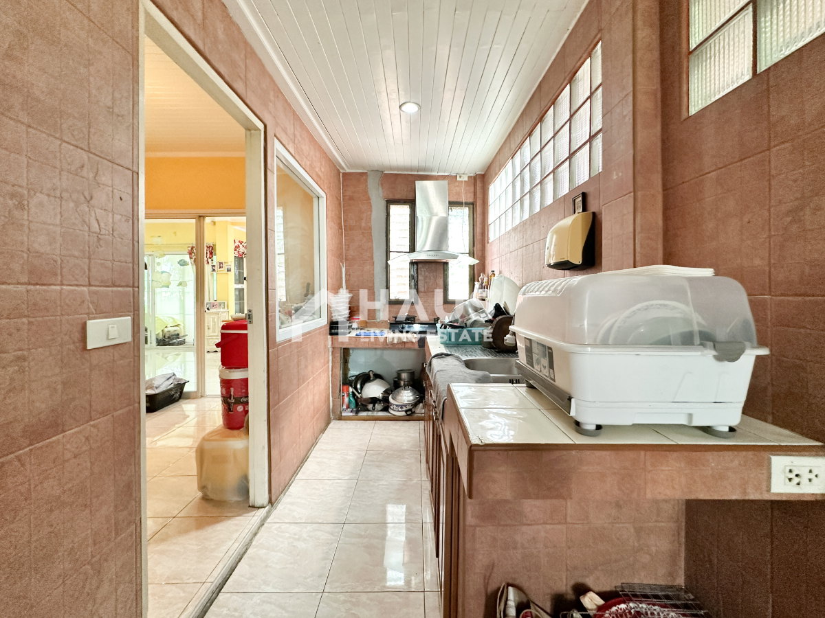 picture Pathawee Kan / 3 Bedrooms #HCWT023 - 7/20