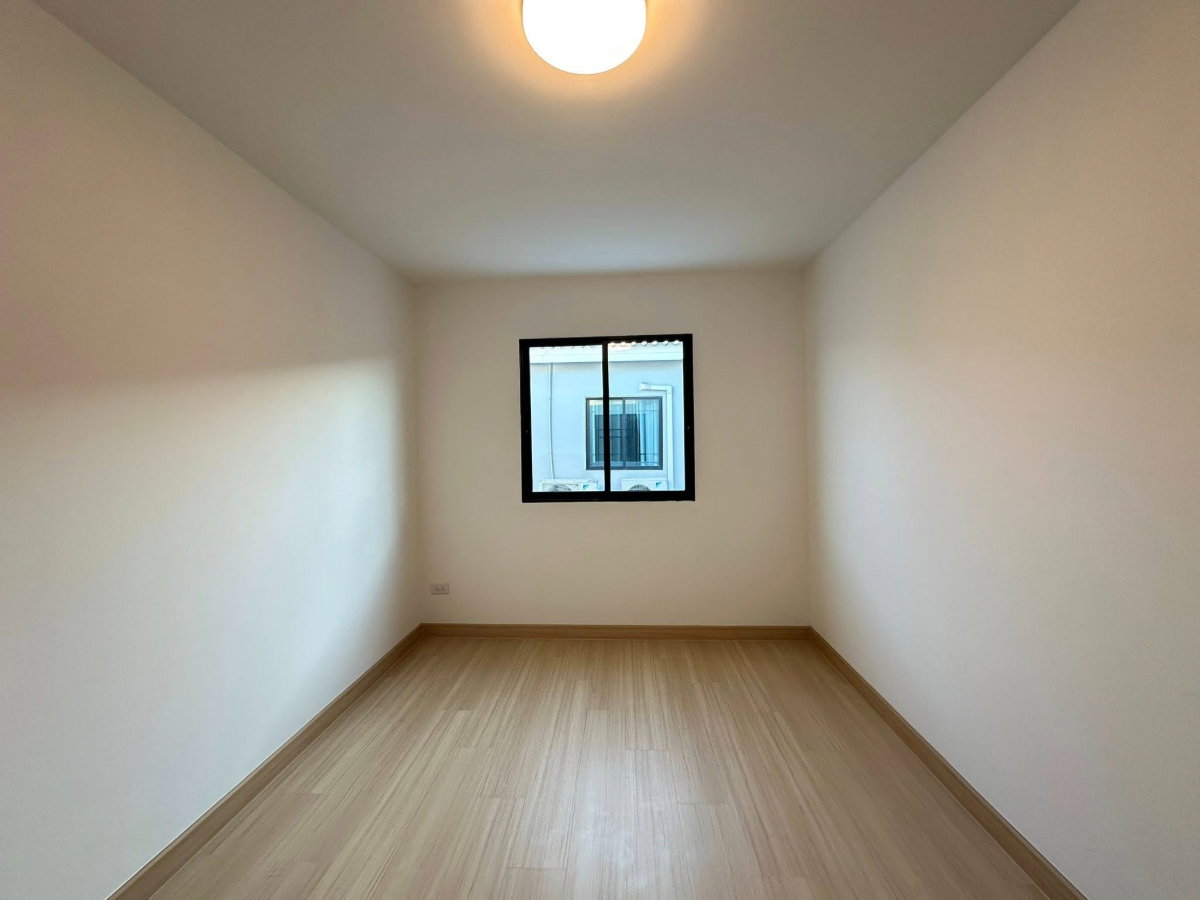 รูป ทาวน์โฮมรูปแบบใหม่ใกล้สนามบินสุวรรณภูมิ สไตล์ Modern ที่ออกแบบภายใต้แนวคิด Modish Real Living ให้ทุกแนวคิดเชื่อมต่อการใช้ชีวิตมีสไตล์ - รูปที่ 8/19