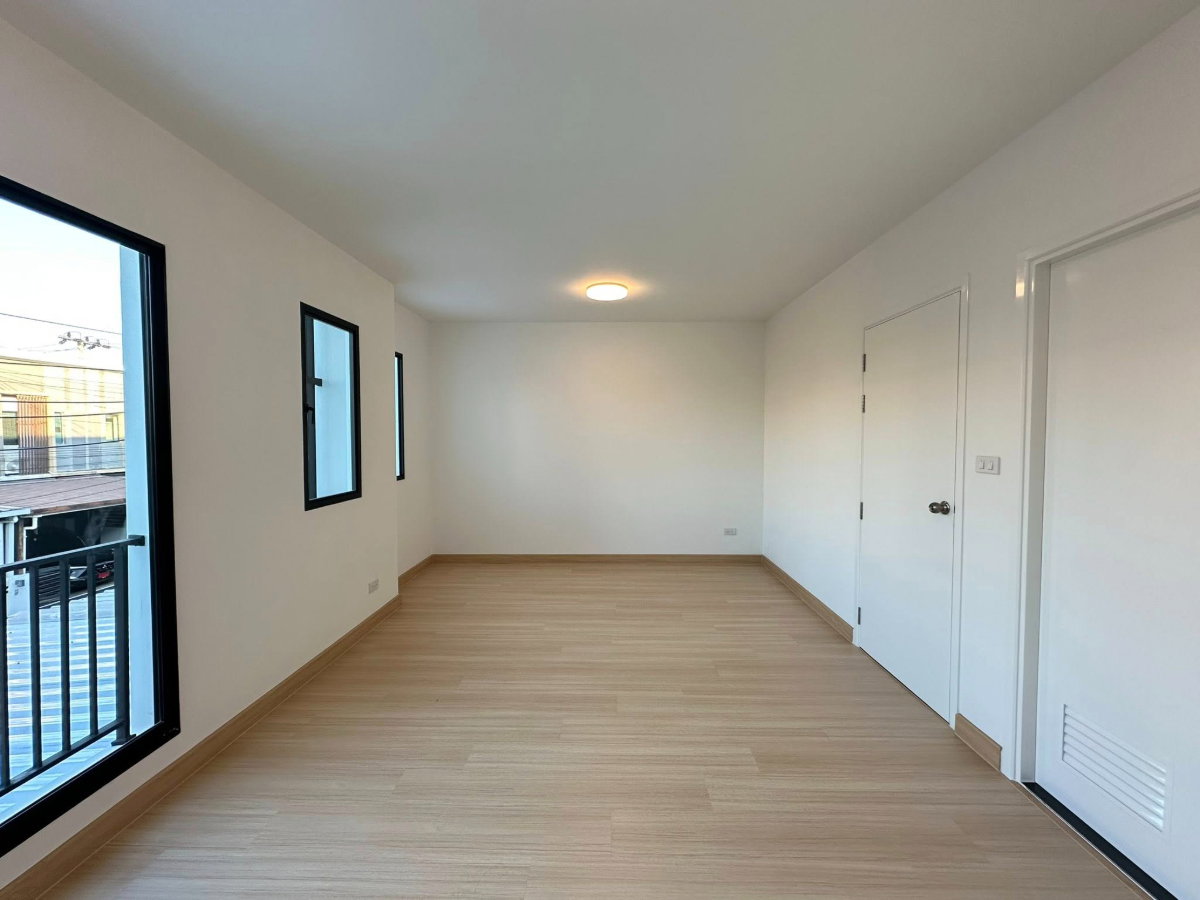 รูป ทาวน์โฮมรูปแบบใหม่ใกล้สนามบินสุวรรณภูมิ สไตล์ Modern ที่ออกแบบภายใต้แนวคิด Modish Real Living ให้ทุกแนวคิดเชื่อมต่อการใช้ชีวิตมีสไตล์ - รูปที่ 7/19