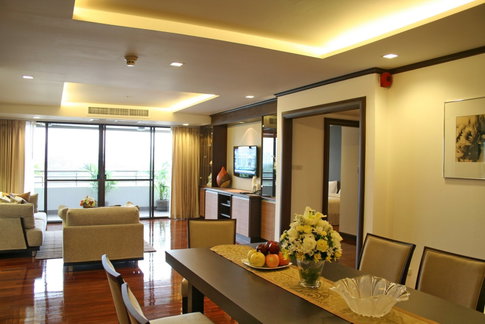 LTH6459 – Apartment for RENT in Asoke 3 beds 3 baths Size 220 Sq.M. Near BTS Asoke station ONLY 100k/month