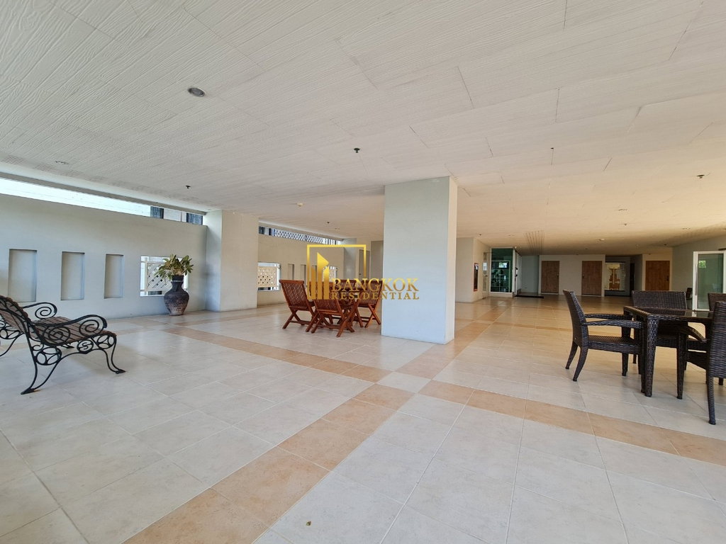 รูป Large 4 Bedroom Penthouse Apartment in Phrom Phong Area - BR0264AP - รูปที่ 45/47