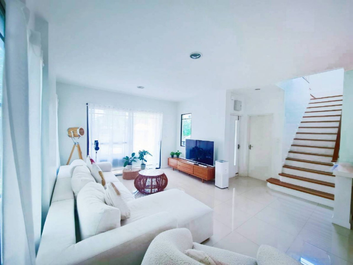 รูป 🏡 ให้เช่าบ้านเดี่ยว 2 ชั้น มัณฑนา เลค วัชรพล (สุขาภิบาล 5) ✨ บ้านหลังมุม โซนทะเลสาบ วิวสวย บรรยากาศดี พื้นที่กว้าง เป็นส่วนตัว - รูปที่ 2/11