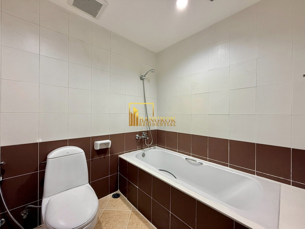 รูป Large 4 Bedroom Penthouse Apartment in Phrom Phong Area - BR0264AP - รูปที่ 40/47