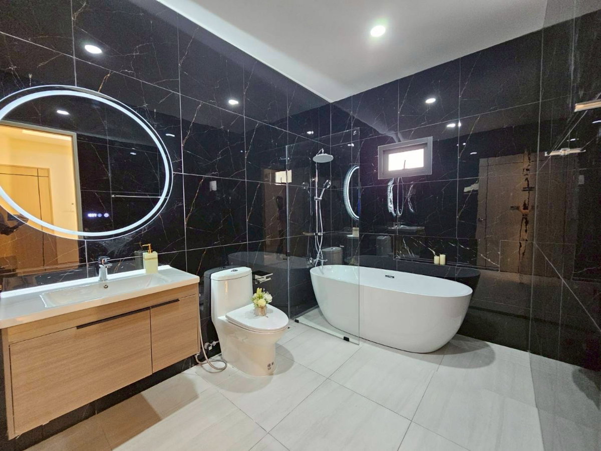 รูป ขายบ้านเดี่ยวหรูในพัทยา ทำเลทอง ใกล้โรงเรียนนานาชาติ - รูปที่ 11/20