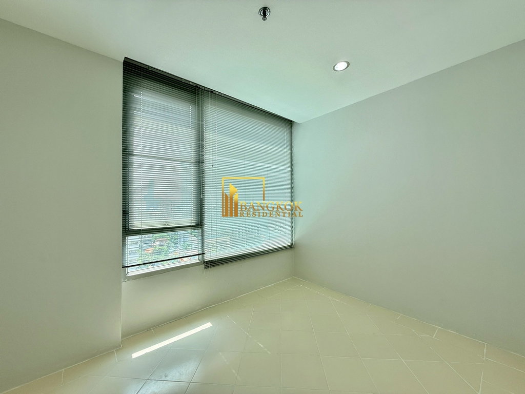รูป Large 4 Bedroom Penthouse Apartment in Phrom Phong Area - BR0264AP - รูปที่ 41/47