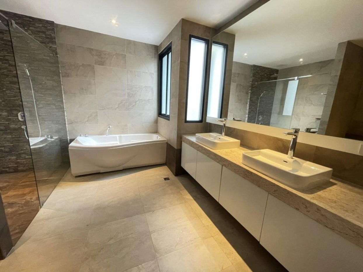 รูป LTHC7114 – House with Private Swimming in Compound in Phrom Phong FOR RENT 4 beds 5 baths Size 714 Sq.M. Near BTS Phrom Phong Station ONLY 200k/month - รูปที่ 9/9