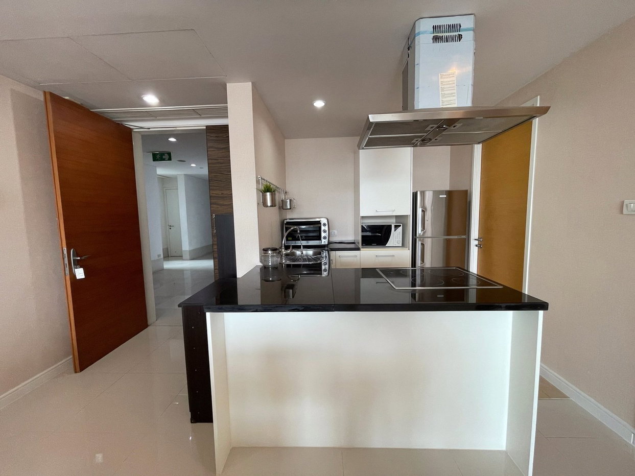 รูป LTHC6477 – Fullerton FOR RENT 2 beds 2 baths Size 100 Sq.M. Near BTS Ekkamai stations ONLY 65k/month - รูปที่ 3/7