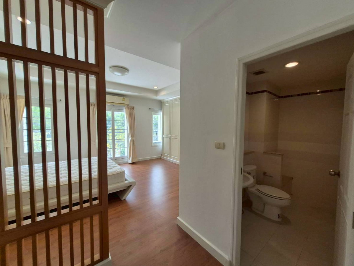 picture  Urban Sathorn  for rent ready to move - 10/12