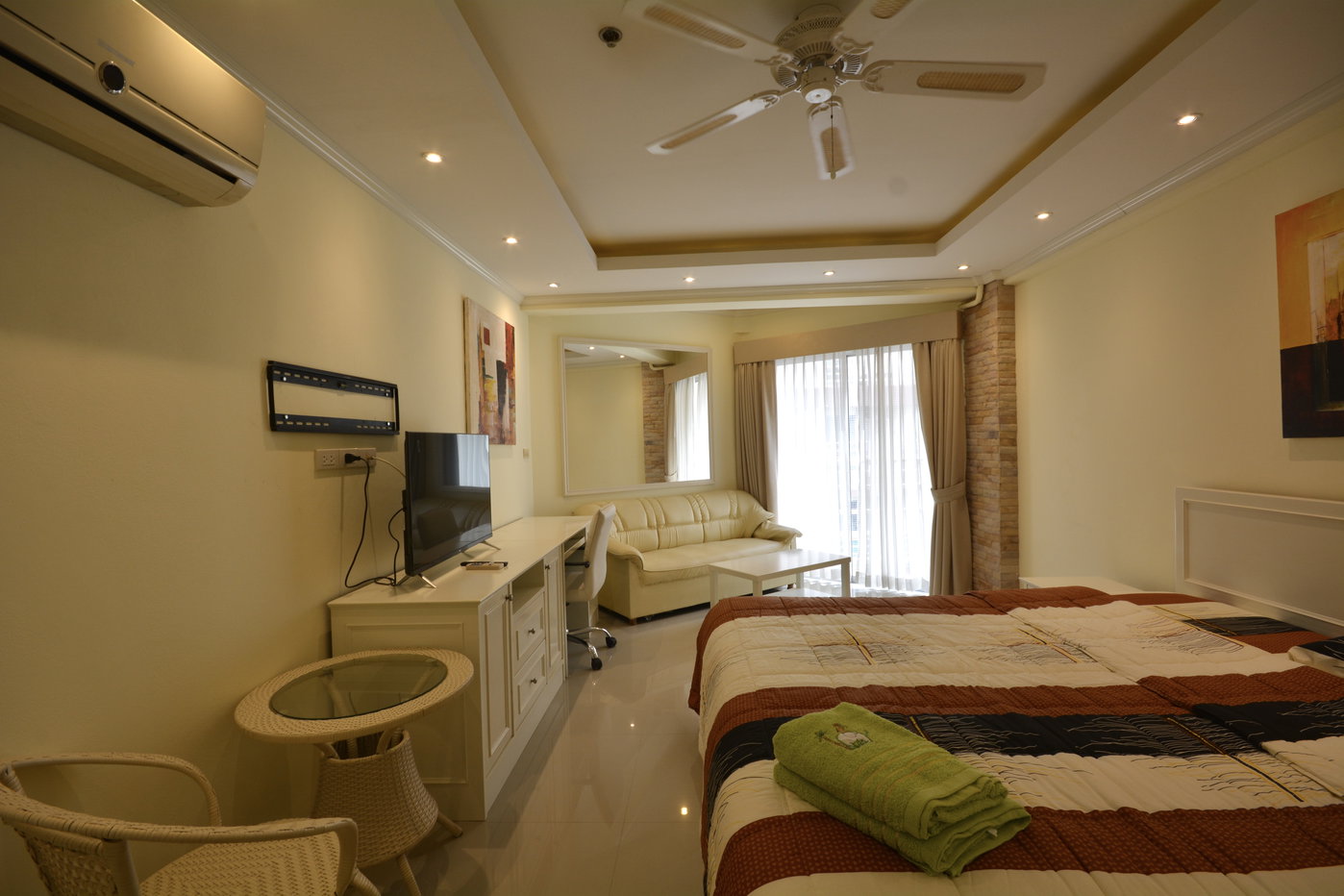 รูป Studio Condo for Rent at Jomtien Beach Condominium in Pattaya - รูปที่ 1/16