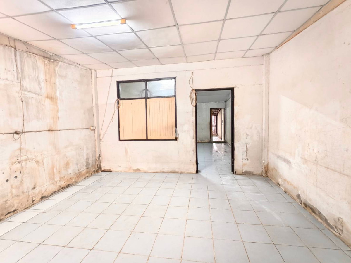 รูป ขายตามสภาพ บ้านชั้นเดียว ซอยเคหะร่มเกล้า 23 - รูปที่ 4/12