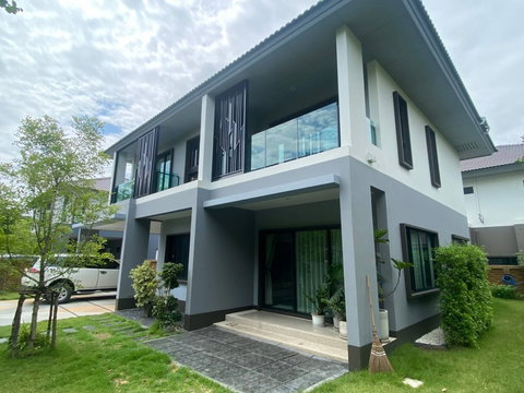 LTHC6374 – Single House FOR RENT 4 beds 6 baths size 222 Sq.M. Near Airport Rail Link Baan Thap Chang station  ONLY 90k/month