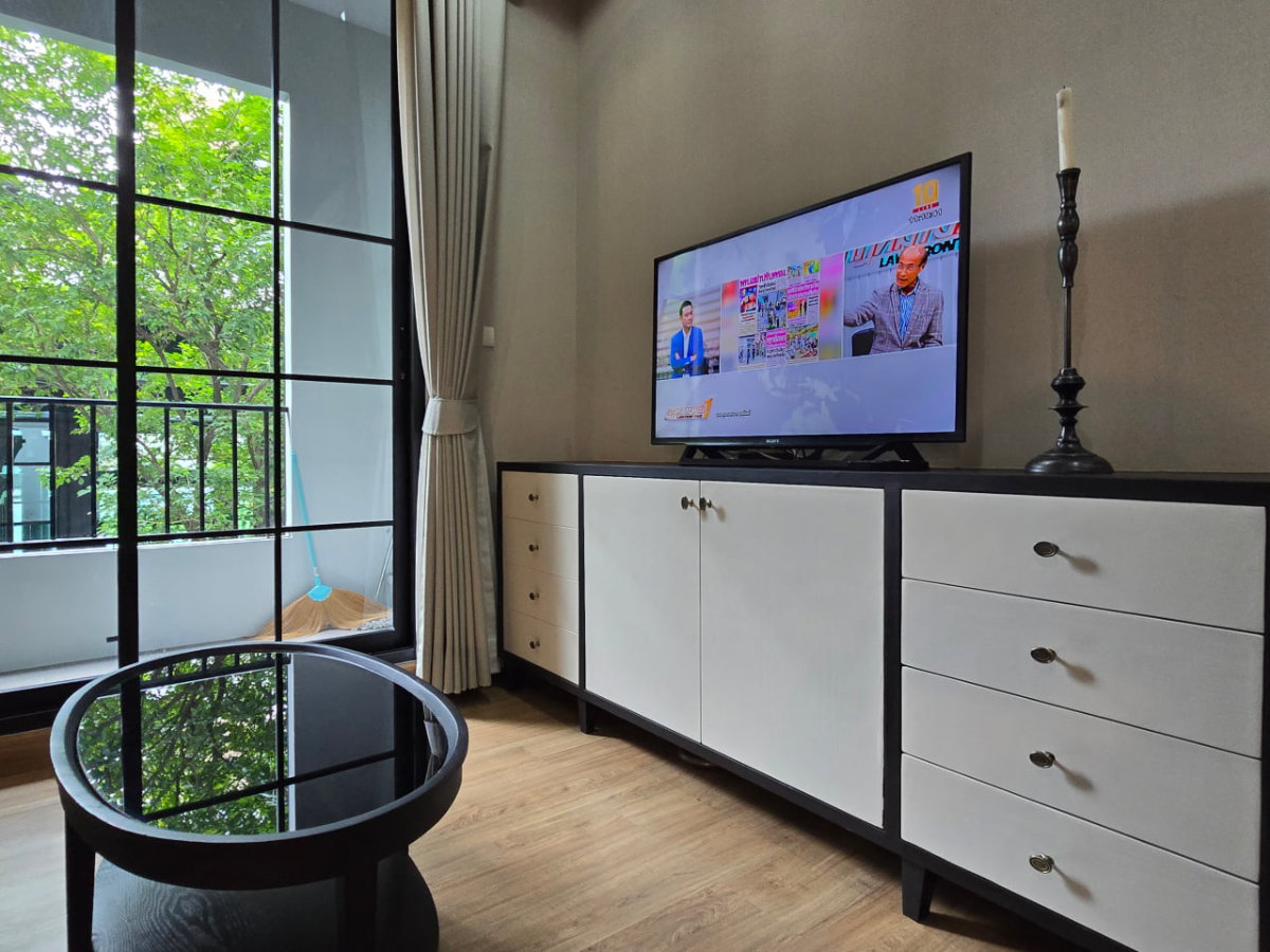 รูป The Reserve Kasemsan 3【𝐒𝐄𝐋𝐋 & 𝐑𝐄𝐍𝐓】🔥คอนโดสุดคลาสิค ตกแต่งสไตล์Old Money ห้องกว้างขวาง บิ้วอินจัดเต็ม🔥 ติดต่อไลน์ไอดี: @hacondo - รูปที่ 7/10