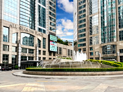 Office for rent Pratunum : Fully serviced private office space for you and your team in Regus CRC Tower - All Seasons Place