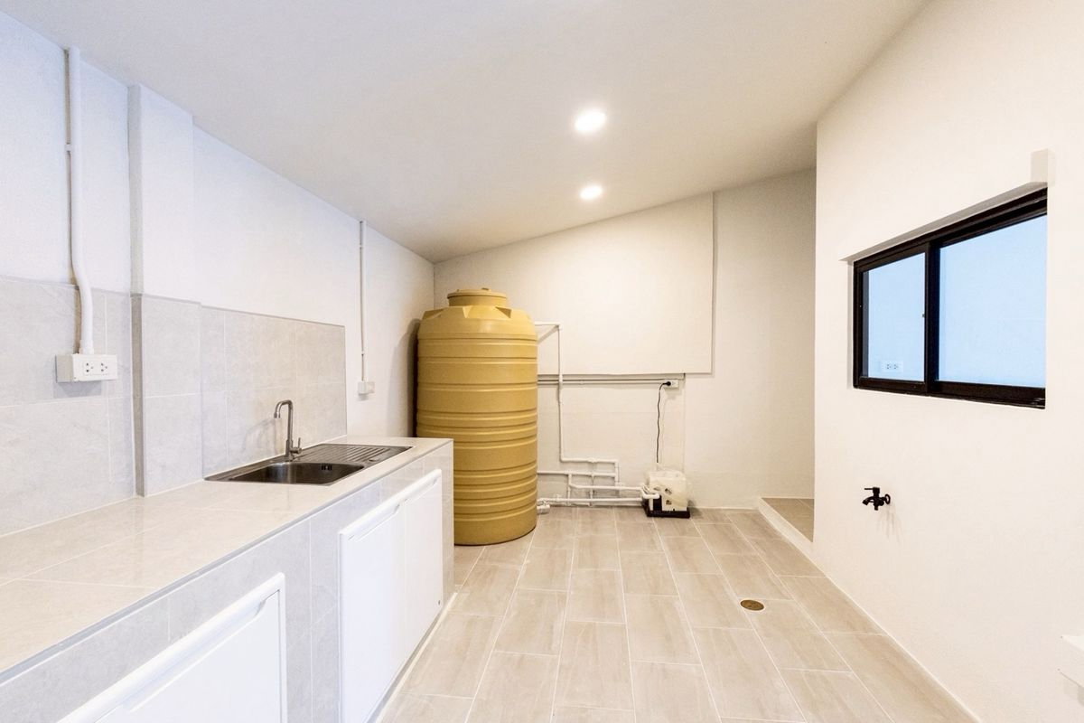 รูป  ทาวน์โฮม 3 ชั้น รีโนเวทพร้อมอยู่ บ้านสำหรับคนที่มองหาความคุ้มค่าทำเลพระราม 9–อ่อนนุชใกล้สนามบินสถวรรณภูมิ ใกล้มอเตอร์เวย์ - รูปที่ 4/23
