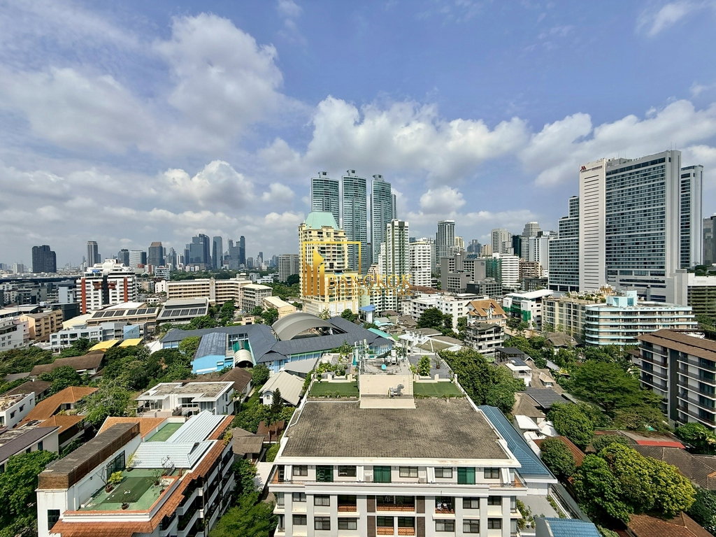 รูป Large 4 Bedroom Penthouse Apartment in Phrom Phong Area - BR0264AP - รูปที่ 20/47