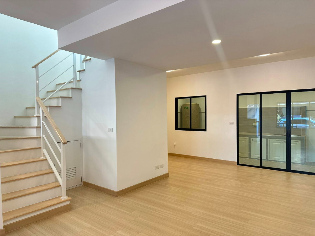 รูป ทาวน์โฮมรูปแบบใหม่ใกล้สนามบินสุวรรณภูมิ สไตล์ Modern ที่ออกแบบภายใต้แนวคิด Modish Real Living ให้ทุกแนวคิดเชื่อมต่อการใช้ชีวิตมีสไตล์ - รูปที่ 10/19