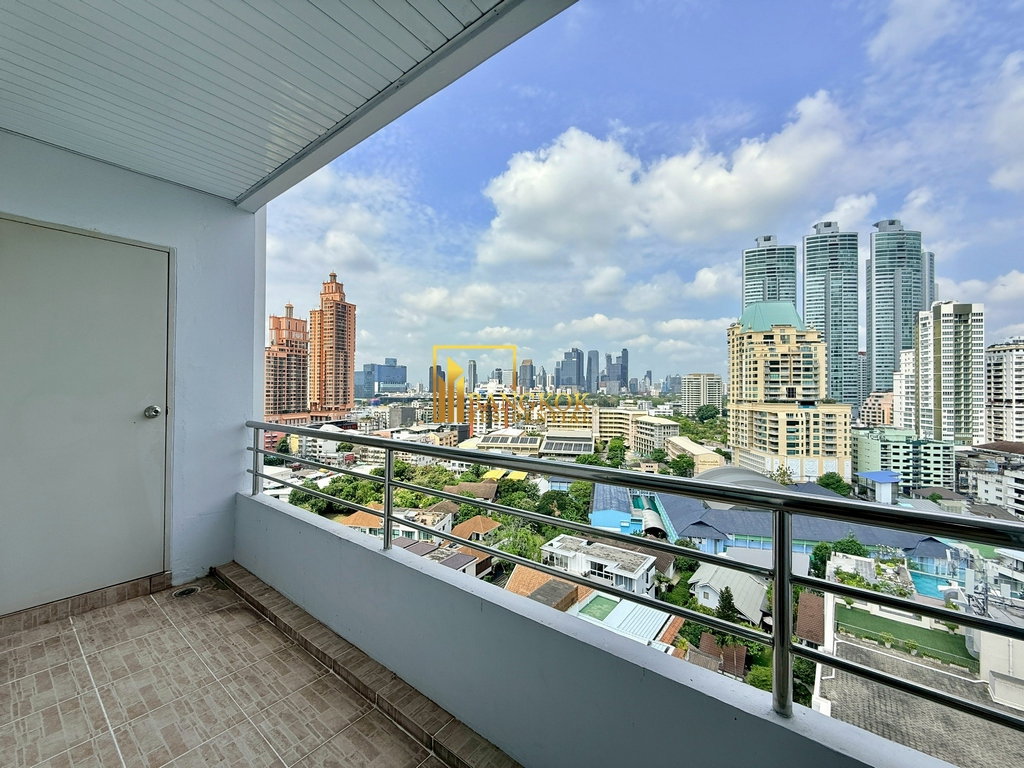 รูป Large 4 Bedroom Penthouse Apartment in Phrom Phong Area - BR0264AP - รูปที่ 11/47