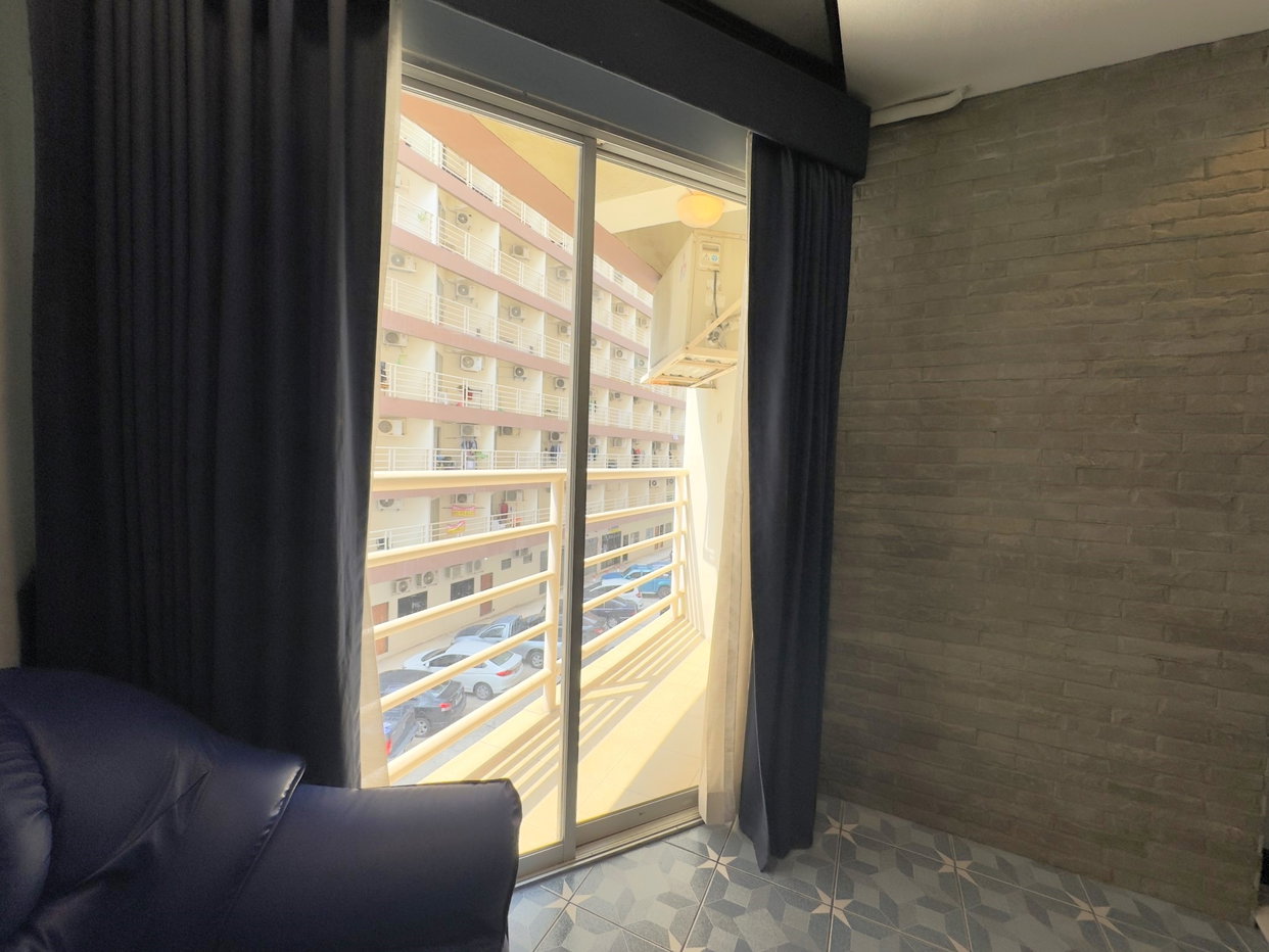 picture Studio Condo for Sale at Jomtien Beach Condominium in Pattaya - 12/19