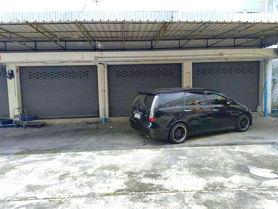 เช่าอาคารพาณิชย์ ม.สยาม : จรัญฯ 11-15 MRT จรัญฯ 13 1 กม. MRTท่าพระ 2.2 กม. 1 นอน ให้เช่าอาคารพาณิชย์ 3 คูหาทะลุกัน กว้างขวาง เหมาะกับเป็นโกดังขนาดกลาง สต็อกสินค้า