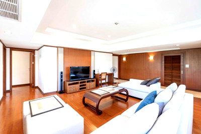Condos for sale : LTH6282 –  Condo Sukhumvit House FOR SALE 4 beds 3 baths size 260 sq.m. near BTS Asoke station ONLY 30 MB