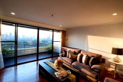 คอนโดให้เช่า : LTH6454 – Apartment for rent in Asoke 2 beds 2 baths Size 158 Sq.M. Near BTS Asoke station ONLY 100k/month