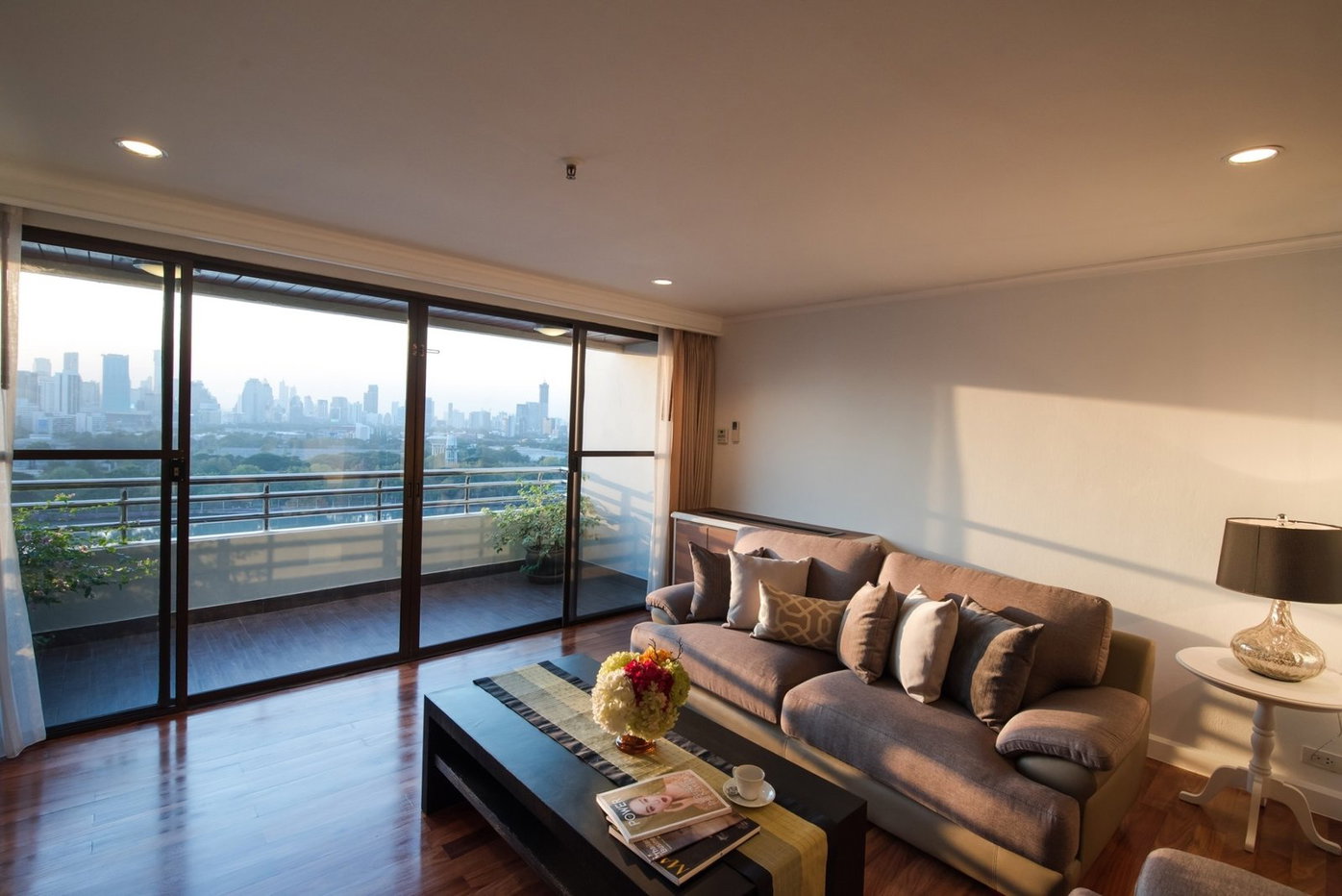 รูป LTH6454 – Apartment for rent in Asoke 2 beds 2 baths Size 158 Sq.M. Near BTS Asoke station ONLY 100k/month - รูปที่ 1/8