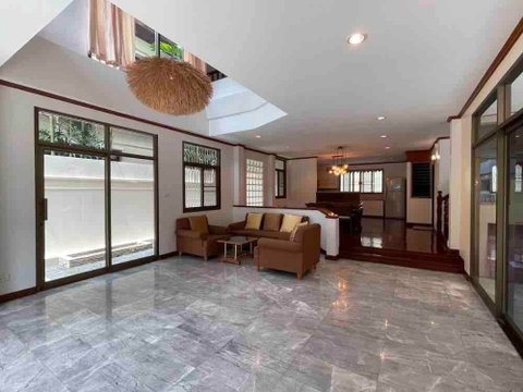 LTH7308 – Single House FOR RENT in Sukhumvit 4 5 beds 5 baths 100 sq.M.Near BTS Nana station ONLY 95k/month