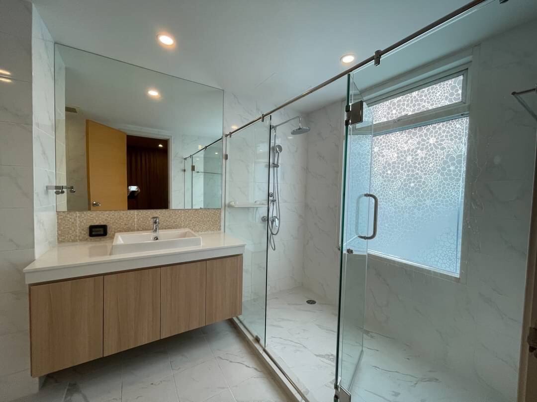 รูป LTHC6475 – Fullerton FOR RENT 3 beds 3 baths Size 135 Sq.M. Near BTS Ekkamai stations ONLY 70k/month - รูปที่ 6/7