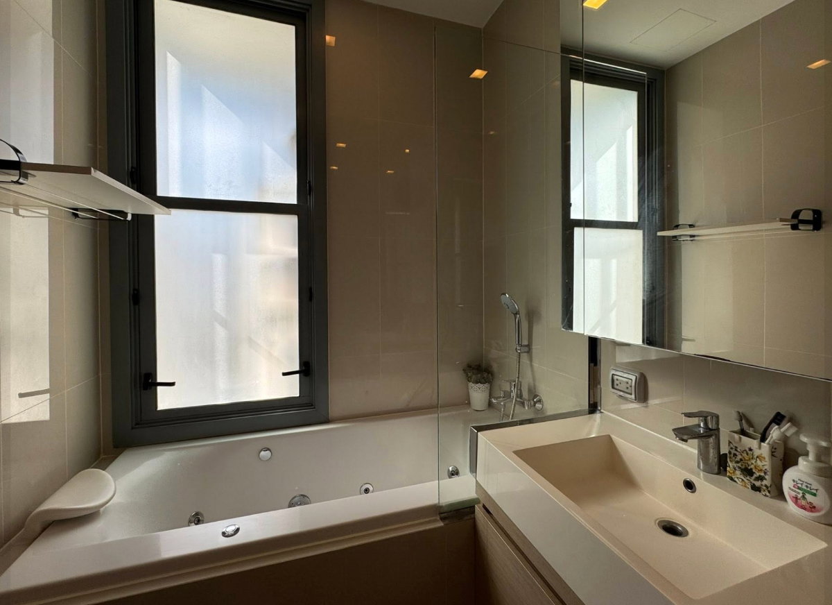 picture Available 1May26! Q Asoke. 2bed 60sq.m. Line id: @pfagent - 7/11