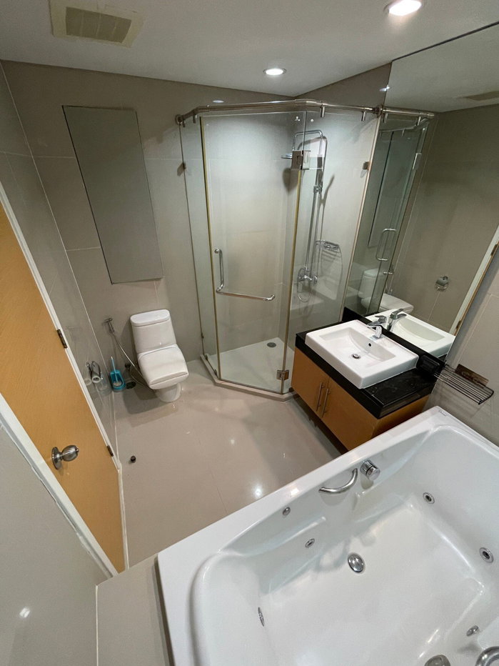 รูป LTHC6477 – Fullerton FOR RENT 2 beds 2 baths Size 100 Sq.M. Near BTS Ekkamai stations ONLY 65k/month - รูปที่ 6/7