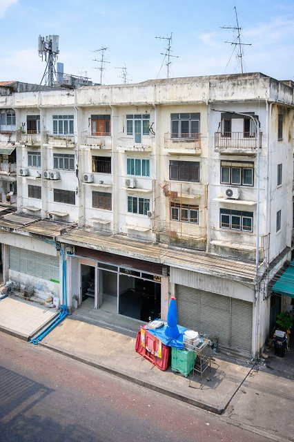 รูป อาคารพาณิชย์ 4 ชั้น ApLรามคำแหง 1.5 กม. ติดถนนพัฒนาการ 4นอน แยกคลองตัน 800 ม. 4น้ำ 19 ตร.ว. 300 ตร.ม.ทางด่วนศรีรัช 900 ม. - รูปที่ 1/8