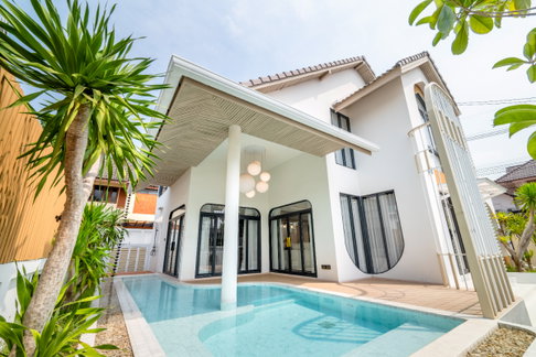 ขายวิลล่าสไตล์มินิมอล นอร์ดิก ที่พัทยา – รีโนเวทใหม่ทั้งหลัง พร้อมเข้าอยู่