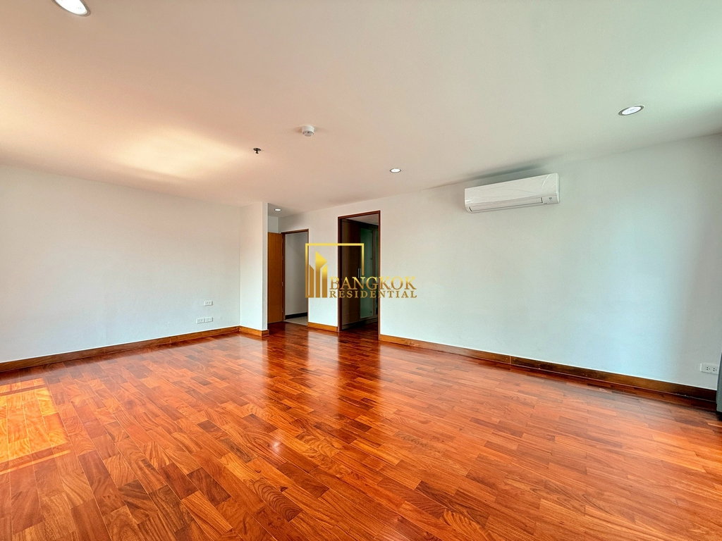 รูป Large 4 Bedroom Penthouse Apartment in Phrom Phong Area - BR0264AP - รูปที่ 31/47