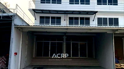 Shophouses for rent Bangkok : Commercial Building with Warehouse for Rent – Best Value Price!