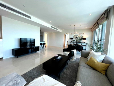 Condos for rent : LTH6643 – Fullerton Sukhumvit FOR RENT 3 beds 3 baths Size 151 Sq.M.Near BTS Ekkamai stations ONLY 98k/month