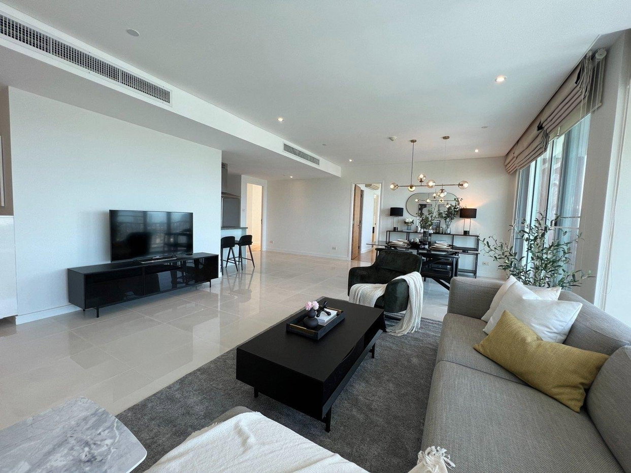 รูป LTH6643 – Fullerton Sukhumvit FOR RENT 3 beds 3 baths Size 151 Sq.M.Near BTS Ekkamai stations ONLY 98k/month - รูปที่ 1/5