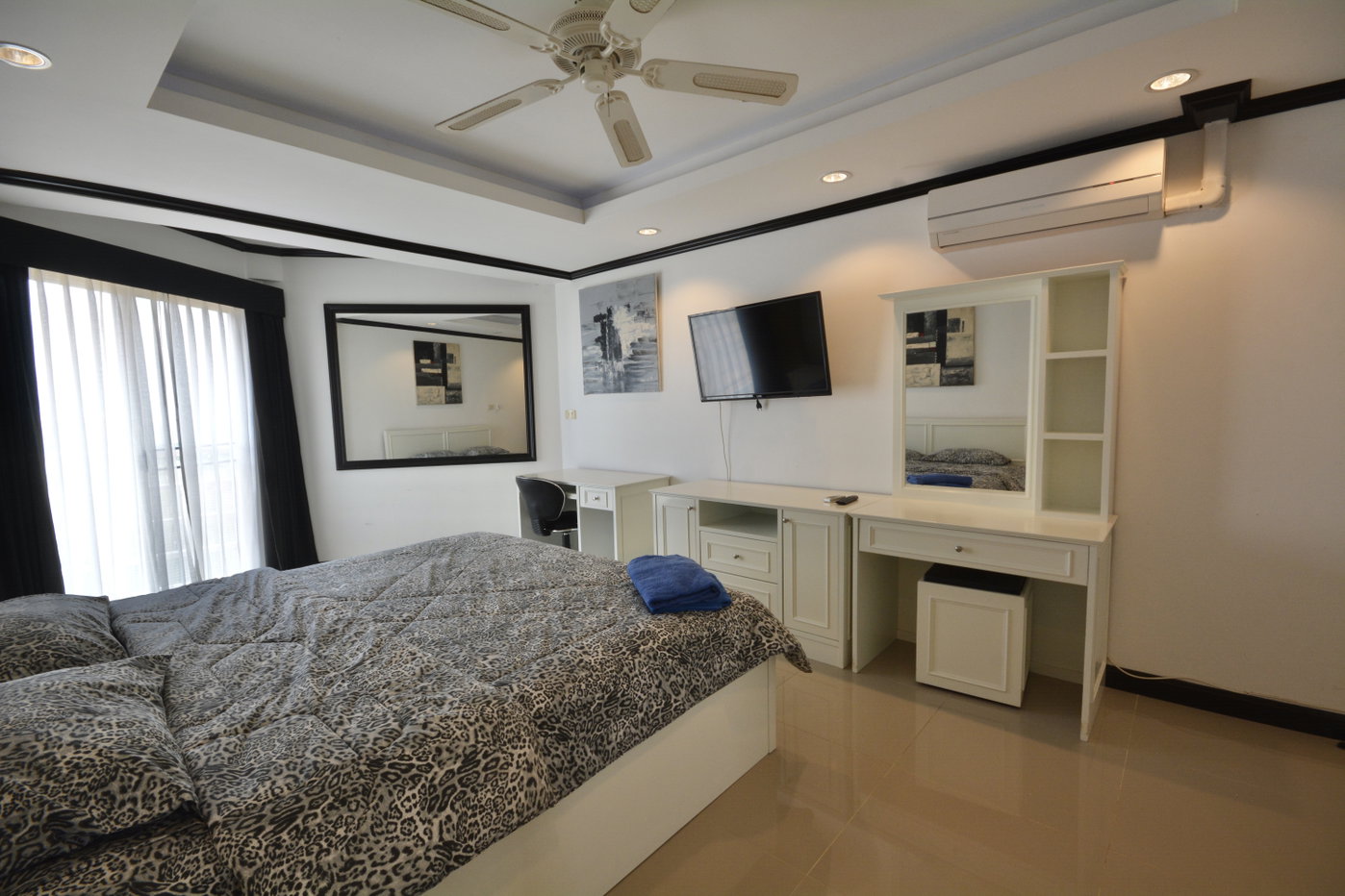 รูป 2 Bed Condo for Rent at Jomtien Beach Condominium in Pattaya - รูปที่ 10/17