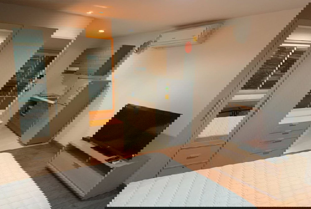 รูป Surawong City Resort【𝐑𝐄𝐍𝐓】🔥ห้องกว้างสบาย เตียงใหญ่ เฟอร์ครบ พร้อมมุมโต๊ะนั่งชิล🔥 ติดต่อไลน์ไอดี: @hacondo - รูปที่ 2/3