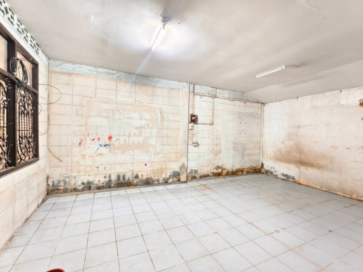 รูป ขายตามสภาพ บ้านชั้นเดียว ซอยเคหะร่มเกล้า 23 - รูปที่ 7/12