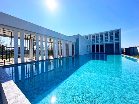 อยู่วิทยา ใกล้ มเทคโนโลยีมหานคร 900ม.บ้านเดี่ยว 2ชั้น สระว่ายน้ำ 52ตร.วา 4นอน บิ๊กซี หนองจอก2.23กม. แม็คโคร 5แอร์ 3น้ำ